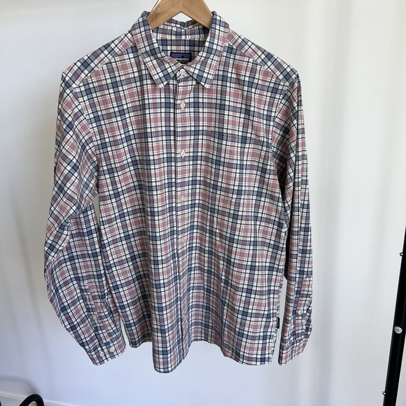 Patagonia Men's Size Medium Long Sleeved Fezzman Button down Shirt casual plaid - Picture 1 of 7